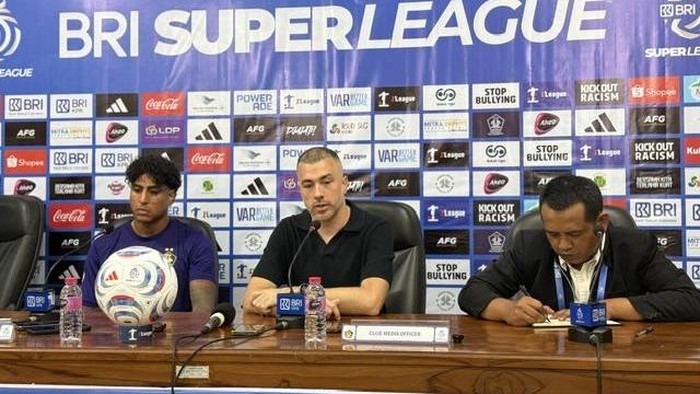 Pelatih Persik Kediri, Marcos Reina