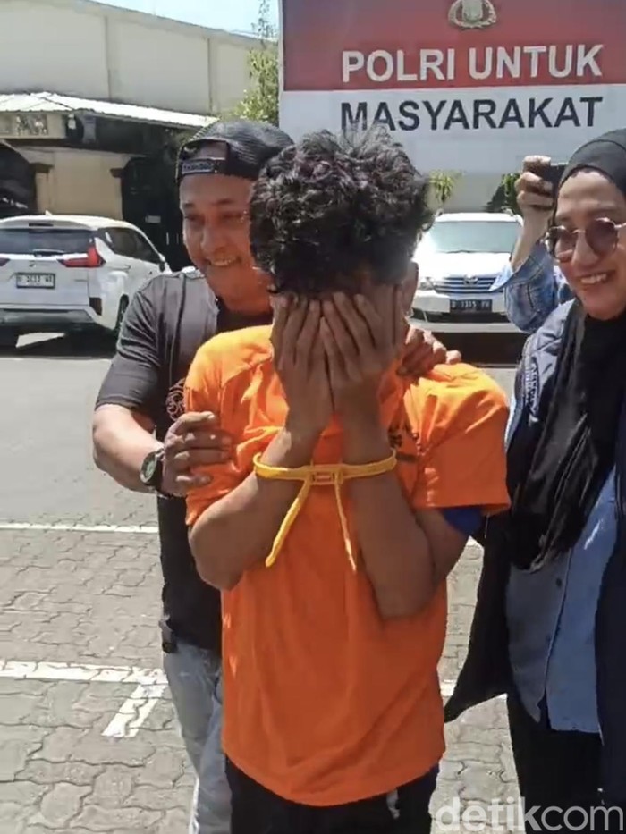 Tampang Mahendra Very Dwi Anggara, pemuda yang membunuh remaja bernama Mozza Axillia Gunarsa, setelah ditahan di Mapolrestabes Semarang, Sabtu (5/9/2026).