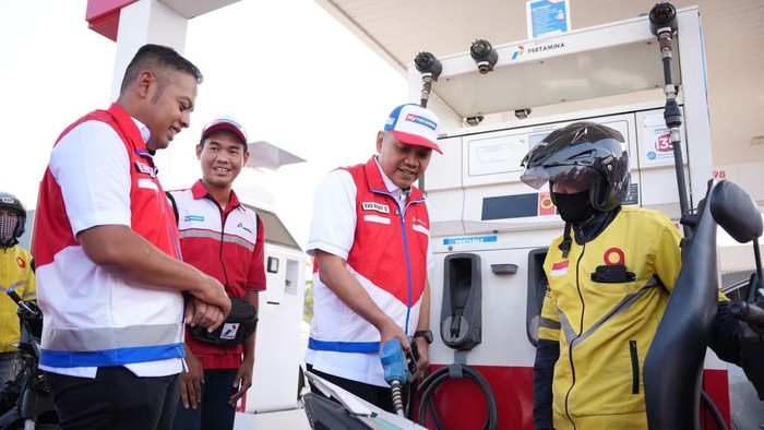 Pertamina menyapa para pelanggan di SPBU di Lampung