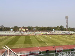 Bhayangkara FC Berbagi Poin dengan Persebaya di Laga Perdana