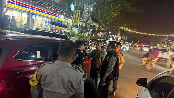 Polisi bantu warga yang diduga dikejar-kejar debt collector