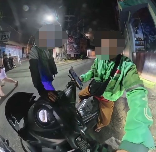 Potongan rekaman video milik akun pengemudi ojek online di Instagram yang diduga diintimidasi dan diancam opang di Canggu, Kuta Utara, Badung beredar di medsos. (Tangkapan layar @omgrabbali)