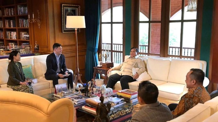 Presiden Prabowo menerima Duta Besar Amerika Serikat untuk ASEAN, Kevin Kim, dan Kuasa Usaha ad interim (Charg daffaires ad interim) US Mission to ASEAN, Joy M. Sakurai, di Hambalang, Jawa Barat. (IG/Sekretariat Kabinet)