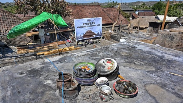 Rumah Adat Sade Dibangun Kembali Pascakebakaran