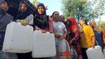 Warga Blitar Antre Dropping Air, 17 Ribu Liter Disalurkan