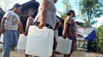 Warga Blitar Antre Dropping Air, 17 Ribu Liter Disalurkan