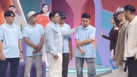 Betul (sekitar 30 orang), benar artinya sempat pro dan kontra juga sama keluarga, Ngapain banyak-banyak?, kata Ustaz Riza saat mengisi FYP Trans 7, Jumat (4/9/2026). Foto: Instagram @ustdzrizamuhammad