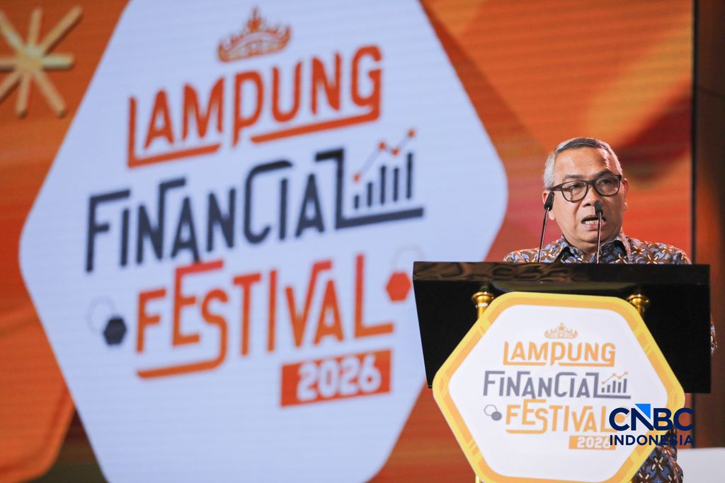 Wakil Ketua Dewan Komisioner LPS, Farid Azhar Nasution saat menyampaikan pemaparan dalam Lampung Financial Festival di Hotel Novotel, Bandar Lampung, Sabtu (5/9/2026). (CNBC Indonesia/Tri Susilo)
