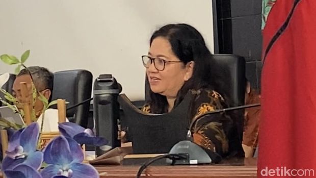 Wakil Ketua II DPRD Tana Toraja, Evivana Rombe Datu. Wakil Ketua II DPRD Tana Toraja, Evivana Rombe Datu.