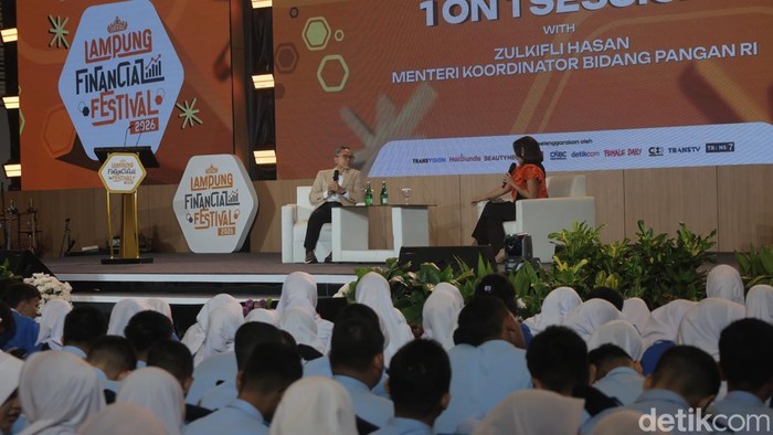 Zulhas saat memberikan motivasi kepada generasi Z di Lampung
