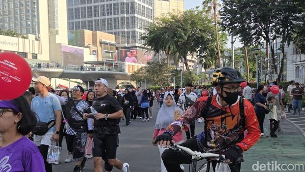 Abu vulkanik Gunung Anak Krakatau sempai ke Bundaran HI Jakarta