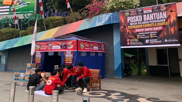 Aksi mahasiswa Kalbar membantu penanganan dampak karhutla. (Dok BEM SI)