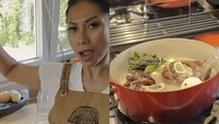 Keseruan Anggun C Sasmi Masak Pot-au-Feu, Sup Daging Prancis yang Sedap