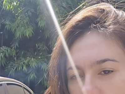 Wulan Guritno-Imam Darto Tunjukkan Abu Vulkanik Anak Krakatau di Rumahnya