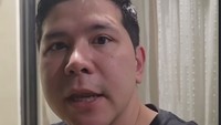 Harusnya tuh hari ini saya berangkat ke Palembang. Saya sudah booking hotel di sana, saya udah mau berangkat hari ini jam 1 siang gitu. Cuma memang karena kondisi tidak ideal, tidak kondusif... walaupun keberangkatan naik kapal, tuh masih berjalan ya gitu, ujar Haykal Kamil dihubungi wartawan, hari ini. Foto: Instagram @haykalkamil