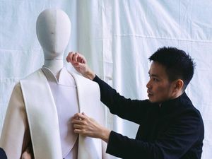 Dikenal Idealis, Desainer Auguste Soesastro Mulai Coba AI untuk Riset Fashion