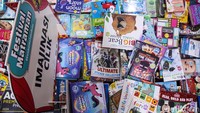 Komik dan buku impor turut menjadi pilihan pengunjung di Festival Matraman 2026. Beragam judul ditawarkan untuk melengkapi koleksi bacaan masyarakat.
