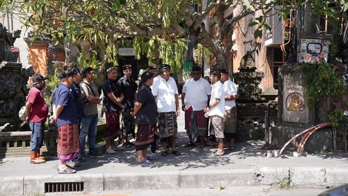 Bupati Gianyar I Made Agus Mahayastrameninjau progres pengerjaan sejumlah ruas jalan kabupaten di wilayah Gianyar, Minggu (6/9/2026). (Foto: Dok. Pemkab Gianyar)