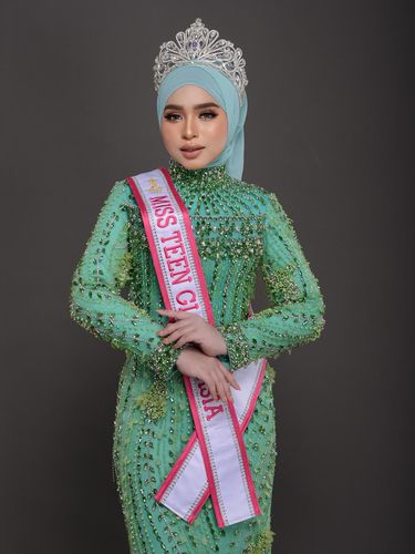 Dari membantu kedai roti canai keluarga sejak kecil, Qistina Antasya kini sukses berprestasi dan meraih mahkota Miss Teen Global Asia 2026.