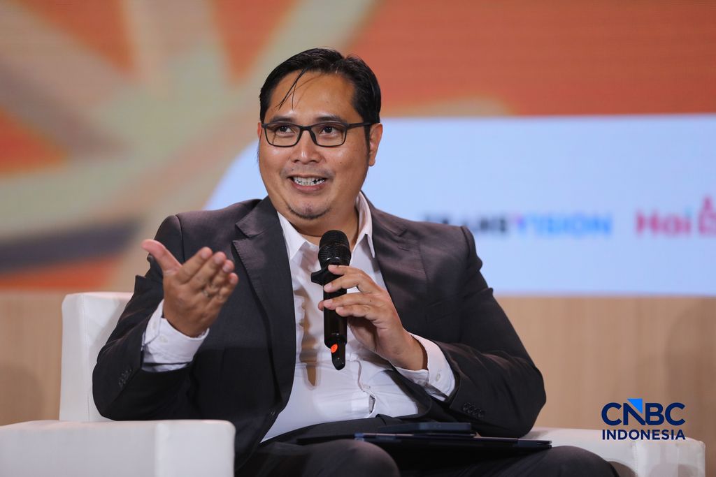 Direktur Jenderal Stabilitas dan Pengembangan Sektor Keuangan (SPSK) Kementerian Keuangan, Herman Saheruddinsaat menyampaikan pemaparan dalam Lampung Financial Festival di Hotel Novotel, Bandar Lampung, Minggu (6/9/2026). Direktur Jenderal Stabilitas dan Pengembangan Sektor Keuangan (SPSK) Kementerian Keuangan, Herman Saheruddinsaat menyampaikan pemaparan dalam Lampung Financial Festival di Hotel Novotel, Bandar Lampung, Minggu (6/9/2026). (CNBC Indonesia/Tri Susilo)