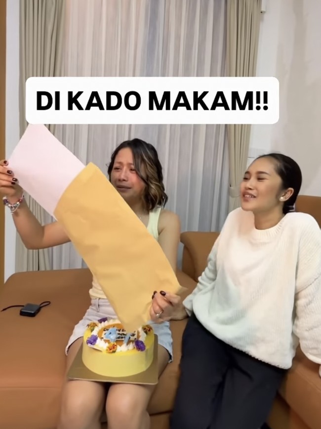Wishlist Unlocked! Food Vlogger Farida Nurhan Dikadoin Makam oleh Anak