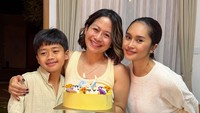 Trimakasih banyak Anak Mama @permestadhyaz sudah wujudin angan - angannya Omay, di kala saatnya nanti sudah tiba pingin punya Rumah terakhir disini. Supaya kalau Dhyaz dan Dika kangen Omay bisa kapanpun jenguk karena Rumahnya dekat, buka Farida Nurhan dalam Instagram miliknya dilihat detikcom, Minggu (6/9/2026). Foto: dok instagram Farida Nurhan