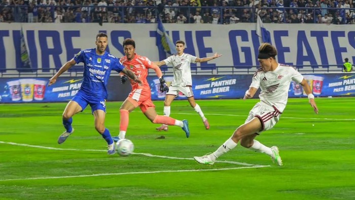Gol Kodai Tanaka ke gawang Persib Bandung bawa PSM Makassar unggul.