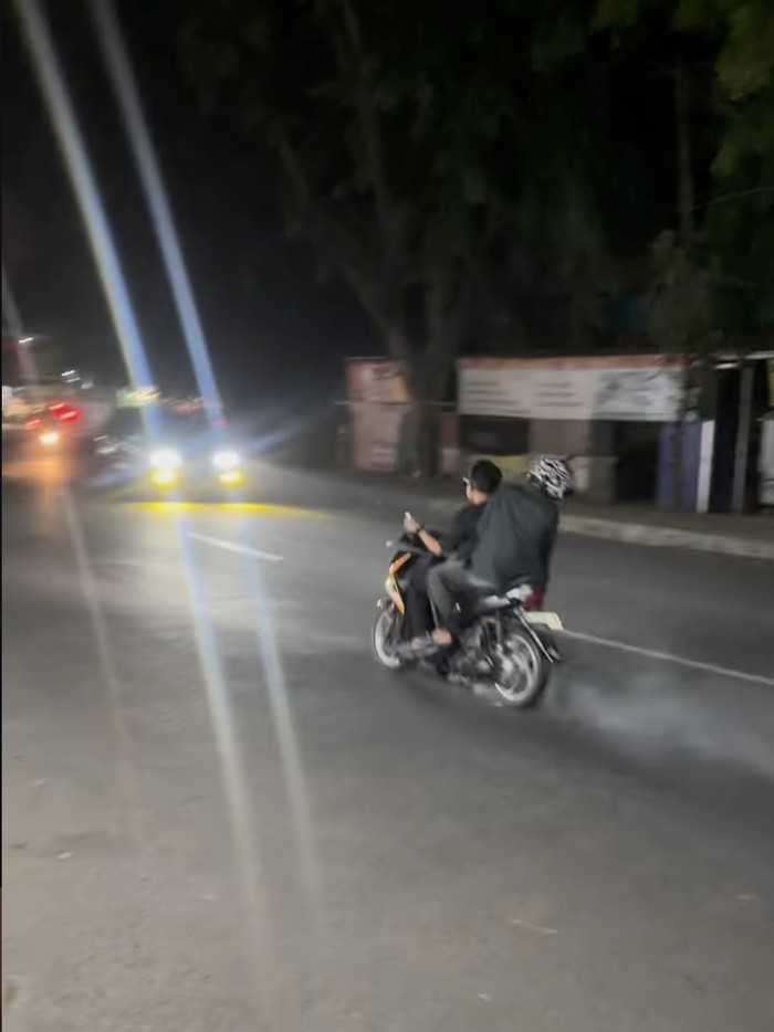 Jevier Justin Jevier Justin terdampak abu vulkanik Gunung Anak Krakatau di Lampung.