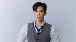 5 Potret Jing Boran, Si Luke The Early Spring yang Lagi Jadi Idola