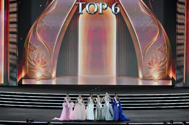 Ia memiliki motto pribadi yang sangat berkaitan dengan perjuangannya di bidang pendidikan. “The greatest gift you can offer is the opportunity that you once needed yourself in order to grow, move forward, and transform your life” ujarnya seperti dikutip situs Miss World. (Foto: AFP/NHAC NGUYEN)