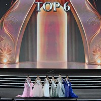 Ia memiliki motto pribadi yang sangat berkaitan dengan perjuangannya di bidang pendidikan. “The greatest gift you can offer is the opportunity that you once needed yourself in order to grow, move forward, and transform your life” ujarnya seperti dikutip situs Miss World. (Foto: AFP/NHAC NGUYEN)