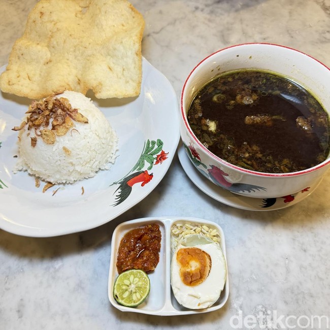 Sedap! Di Blok M Ada Kopitiam Heritage yang Sajikan Rawon hingga Kopi Butter