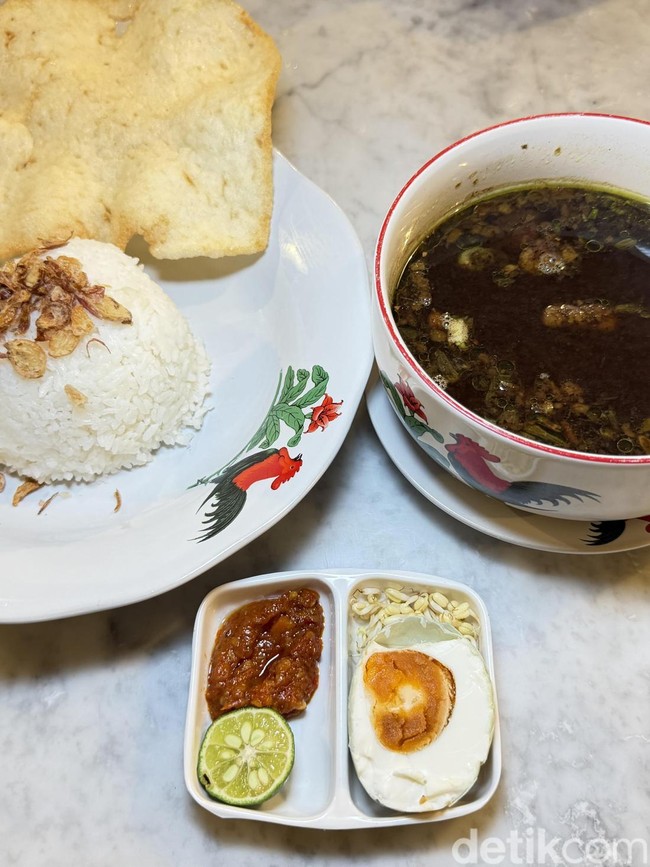 Sedap! Di Blok M Ada Kopitiam Heritage yang Sajikan Rawon hingga Kopi Butter