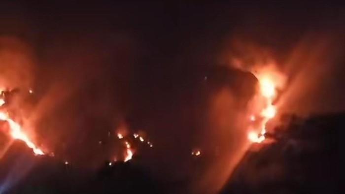 Kebakaran di Gunung Bulu Saukang Maros.