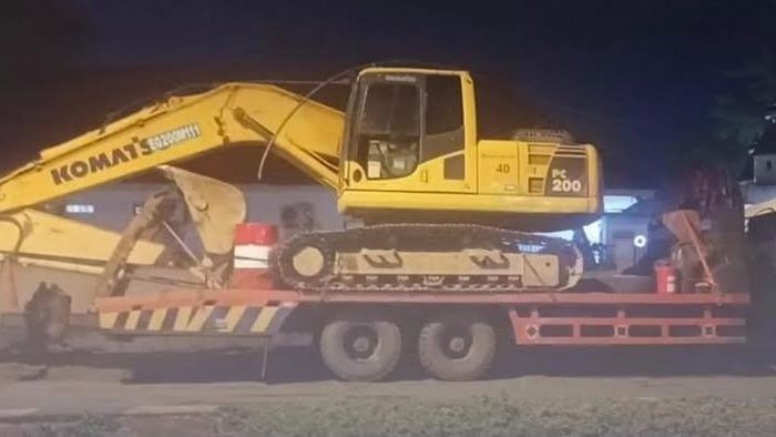 Kecelakaan maut di Luwu, truk tronton tabrak motor, mengakibatkan anak tewas dan ibu terluka.
