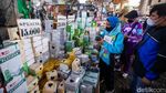 Khawatir Abu Vulkanik, Warga Jaksel Ramai-Ramai Borong Masker