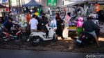 Khawatir Abu Vulkanik, Warga Jaksel Ramai-Ramai Borong Masker
