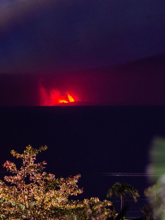 Lava Pijar Gunung Anak Krakatau Terlihat dari Serang