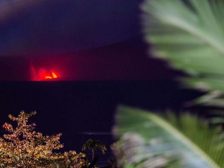 Lava Pijar Gunung Anak Krakatau Terlihat dari Serang