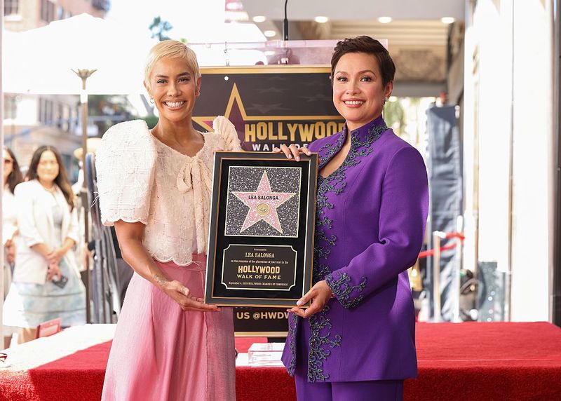 Lea Salonga Lea Salonga pada upacara penganugerahan bintang Hollywood Walk of Fame untuk dirinya pada 4 September 2026 di Los Angeles, California.