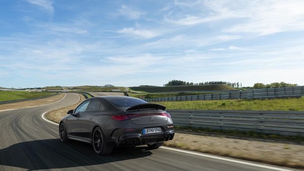 Mercedes-AMG CLA 45 mobil listrik performa tinggi dari Mercedes-Benz