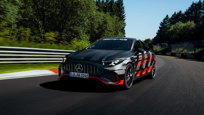 Mercedes-AMG CLA 45 mobil listrik performa tinggi dari Mercedes-Benz