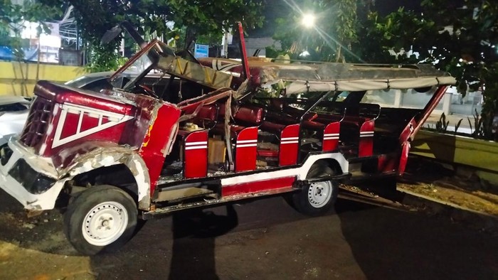 Odong-odong yang menabrak bus di Gedebage, Kota Bandung