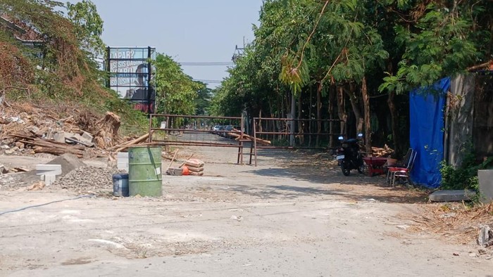 Pagar pembatas Pemkab-Kejari Gresik yang hilang