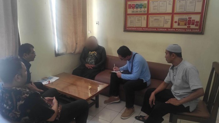 Pelaku saat diamankan pihak kepolisian