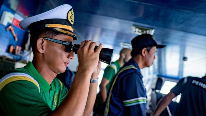 Pemain Persebaya tempuh laut dan darat