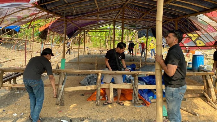 Pemusnahan arena judi sabung ayam di Gresik