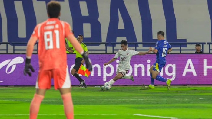 Persib Bandung vs PSM Makassar di Stadion Gelora Bandung Lautan Api dalam laga Super League 2026/2027.