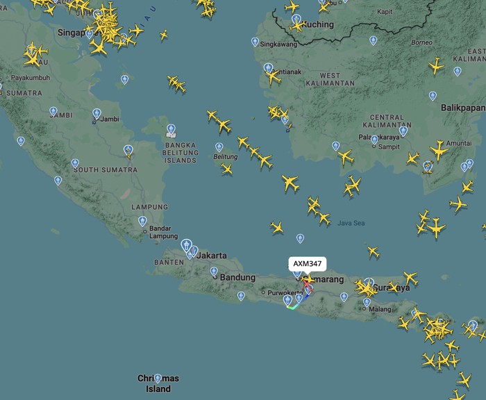 Pesawat Menjauh dari Soetta dan Selat Sunda Imbas Erupsi Anak Krakatau