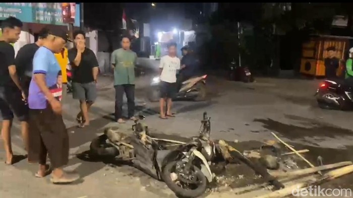 Polisi tangkap empat anggota geng motor di Makassar setelah tawuran dengan warga.